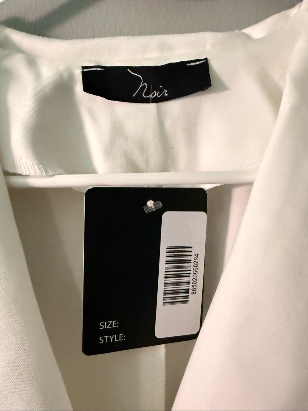 Noir Lord & Taylor White Double Lapel Peplum Ponte Office Blazer
Jacket XS NWT - Picture 2 of 11